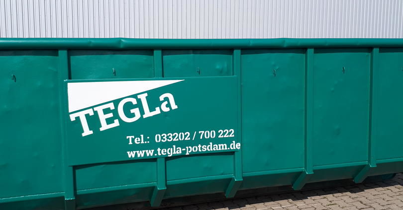 Container mieten wie diesen grünen Absetzcontainer